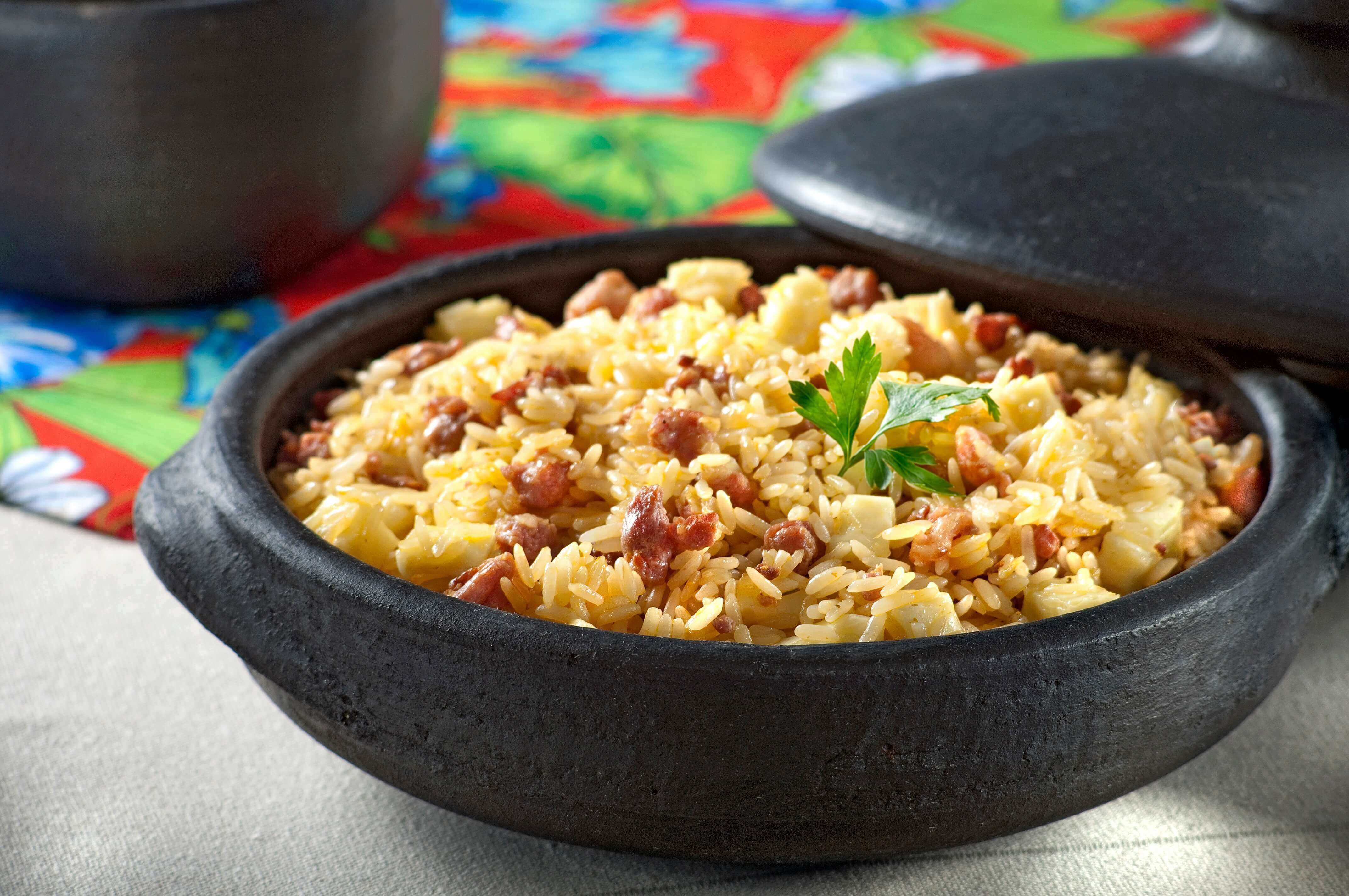 foto de arroz com linguiça e queijo