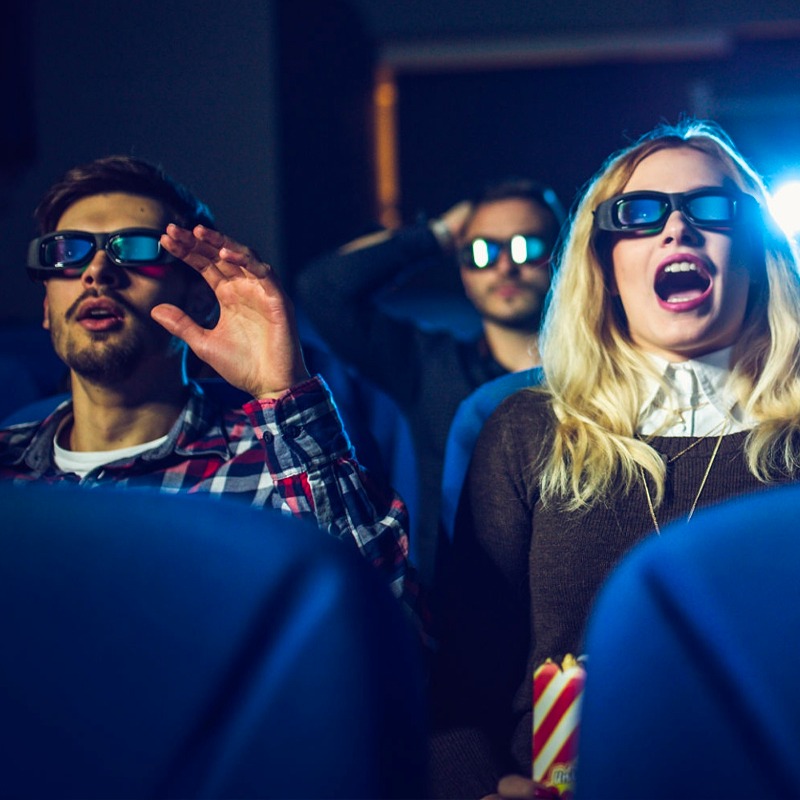 “Filme? Olha só essas cenas de ação e explosões!”