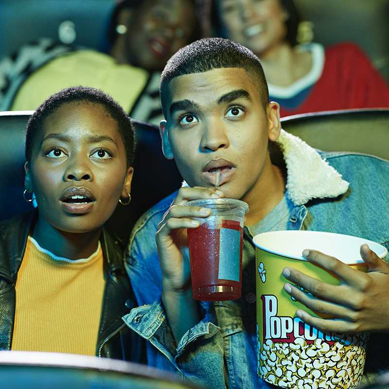 “Que tal esse drama premiado? Já tá decidido, então!”