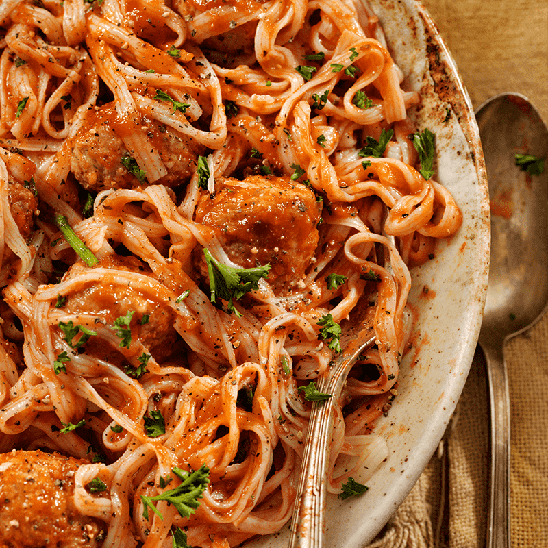 Nunca falta uma boa massa, com legumes ou carne.